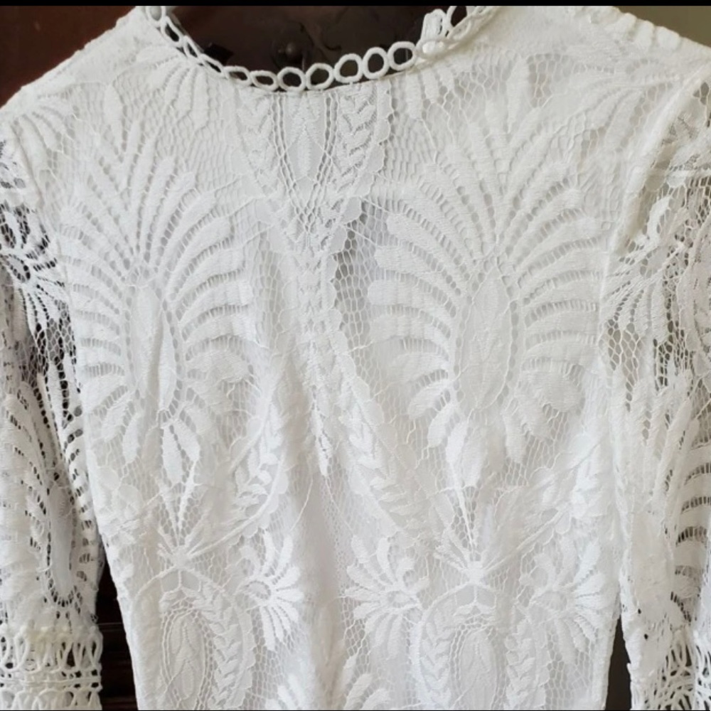 Elegant Guipure Lace Dress - Picture 4 of 8